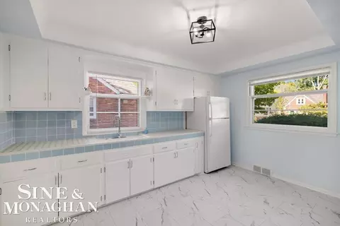 Kitchen - 1793 Roslyn, Grosse Pointe Woods, MI 48236 photo 1 of 5