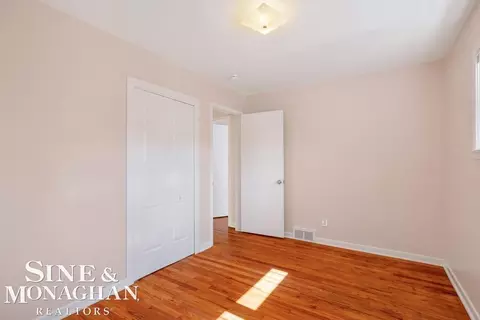 Bedroom - 1793 Roslyn, Grosse Pointe Woods, MI 48236 photo 4 of 6