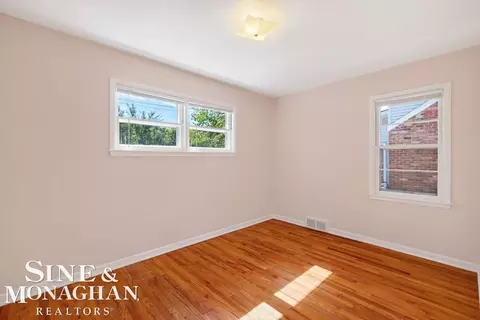 Bedroom - 1793 Roslyn, Grosse Pointe Woods, MI 48236 photo 3 of 6