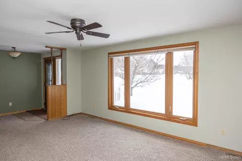 Living - 1485 S Westwood, Ishpeming, MI 49849 photo 4 of 9