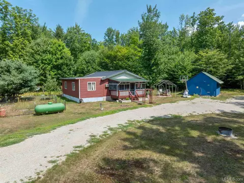N290 N North Round Lake, Wetmore, MI 49895