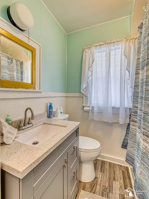 Bath - 870 Bryant, Jackson, MI 49202 photo 2 of 2