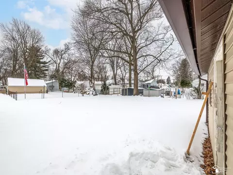 Exterior - 870 Bryant, Jackson, MI 49202 photo 3 of 9