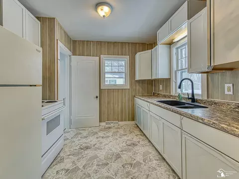 Kitchen - 870 Bryant, Jackson, MI 49202 photo 2 of 2