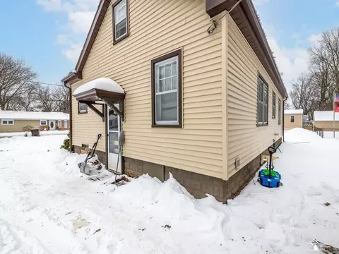 Exterior - 870 Bryant, Jackson, MI 49202 photo 4 of 9