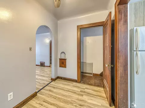 Entry Way - 870 Bryant, Jackson, MI 49202 photo 1 of 3