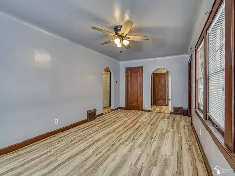 Living - 870 Bryant, Jackson, MI 49202 photo 3 of 4