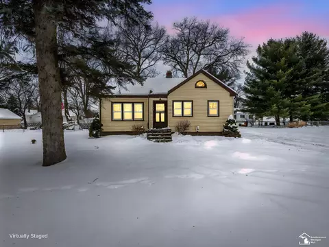Exterior - 870 Bryant, Jackson, MI 49202 photo 2 of 9