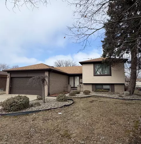 13227 Canterbury, Sterling Heights, MI 48312