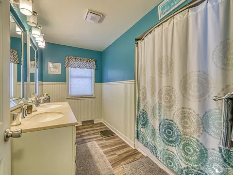 Bath - 616 Cole, Monroe, MI 48162 photo 1 of 3