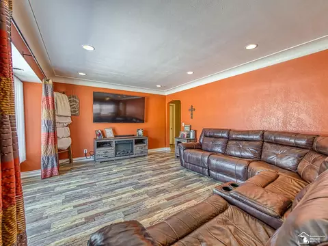 Living - 616 Cole, Monroe, MI 48162 photo 3 of 4