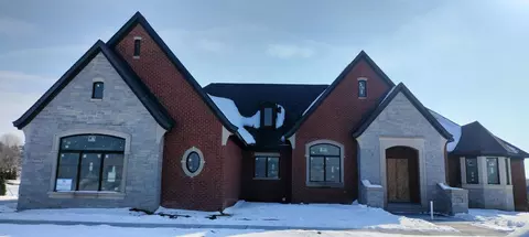5770 Bristol #7, Washington Township, MI 48094