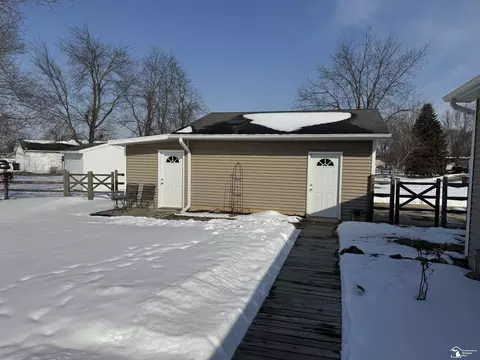 Exterior - 1826 Oak Leaf, Adrian, MI 49221 photo 2 of 12