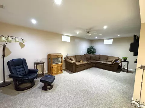 Living - 1826 Oak Leaf, Adrian, MI 49221 photo 2 of 3