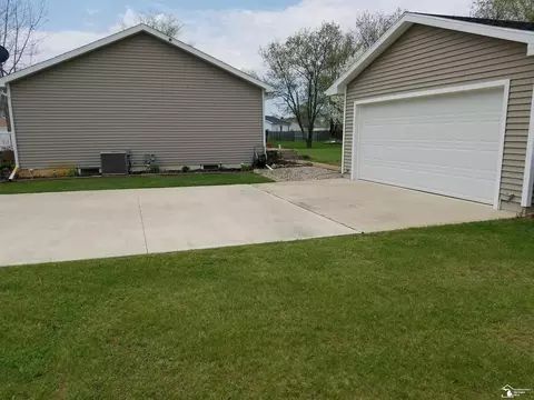 Exterior - 1826 Oak Leaf, Adrian, MI 49221 photo 10 of 12