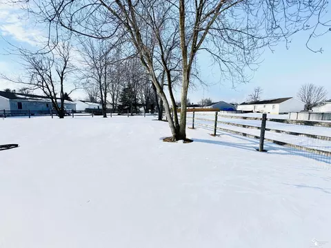Exterior - 1826 Oak Leaf, Adrian, MI 49221 photo 4 of 12