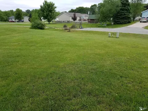 Exterior - 1826 Oak Leaf, Adrian, MI 49221 photo 9 of 12