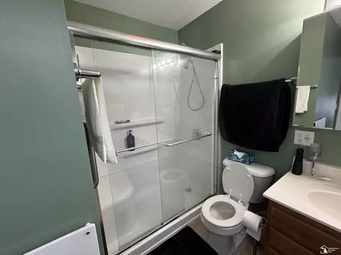 Bath - 1826 Oak Leaf, Adrian, MI 49221 photo 1 of 1