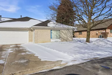 38673 Birch Mdw, Clinton Township, MI 48036