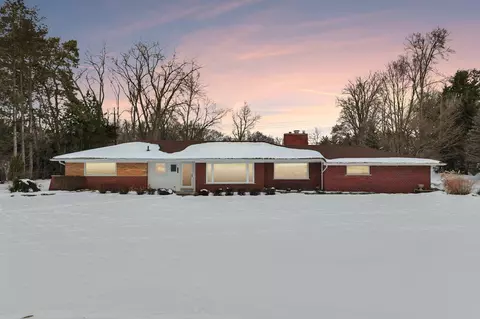 24700 N Cromwell, Franklin, MI 48025