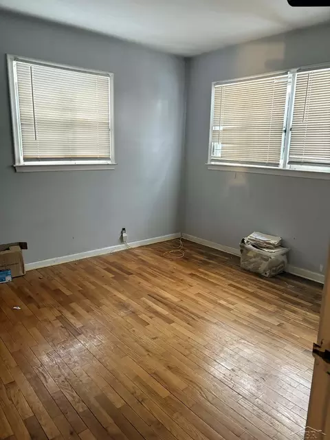 Bedroom - 4807 Birchcrest, Flint, MI 48504 photo 2 of 3