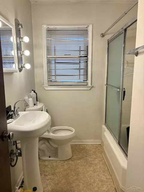 Bath - 4807 Birchcrest, Flint, MI 48504 photo 1 of 2