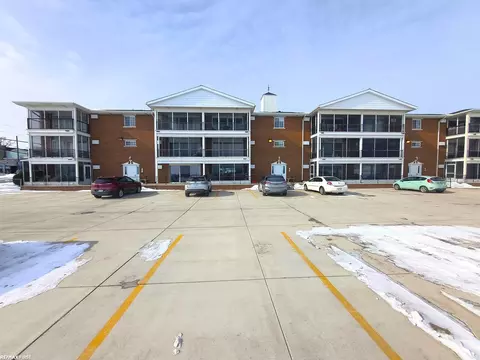 165 S Water #303, Marine City, MI 48039