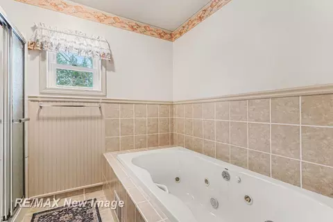 Bath - 540 S Hemlock, Hemlock, MI 48626 photo 2 of 3