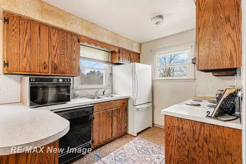 Kitchen - 540 S Hemlock, Hemlock, MI 48626 photo 2 of 3