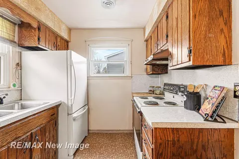 Kitchen - 540 S Hemlock, Hemlock, MI 48626 photo 3 of 3