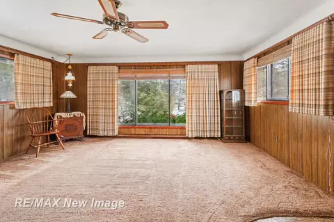 Living - 540 S Hemlock, Hemlock, MI 48626 photo 2 of 2