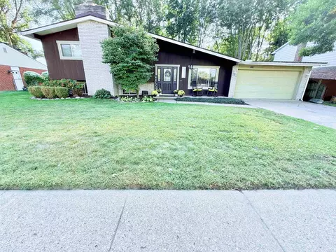 25154 S Magdalena, Harrison Township, MI 48045