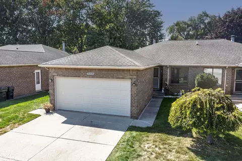 34457 Maple Ln, Sterling Heights, MI 48312