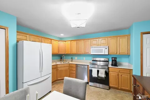 2416 Sutton, Temperance, MI 48182 photo 12