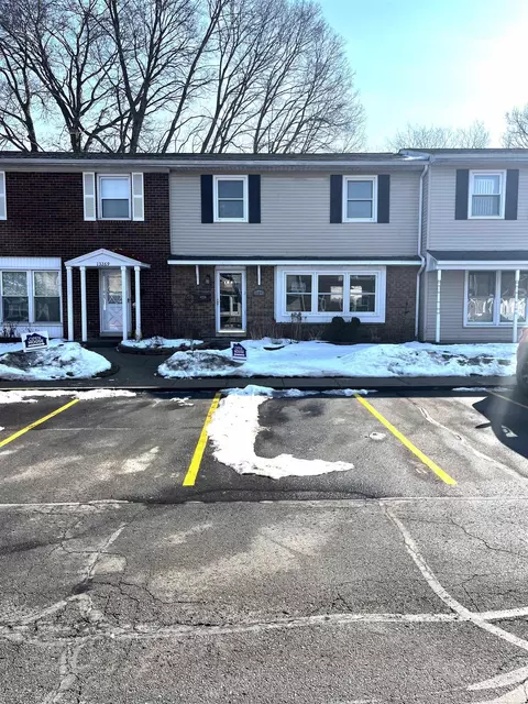 13273 Lake Pt, Van Buren Twp, MI 48111