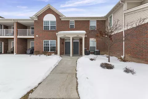 51876 E Pointe, New Baltimore, MI 48051