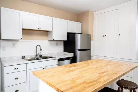 Kitchen - 169 Park, Adrian, MI 49221 photo 4 of 9
