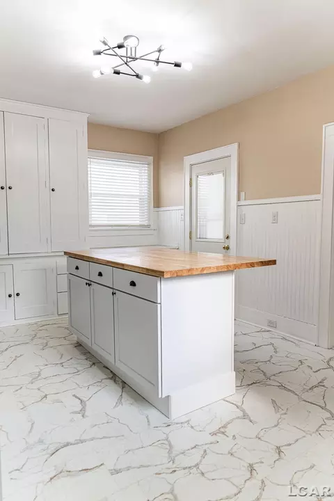 Kitchen - 169 Park, Adrian, MI 49221 photo 3 of 9