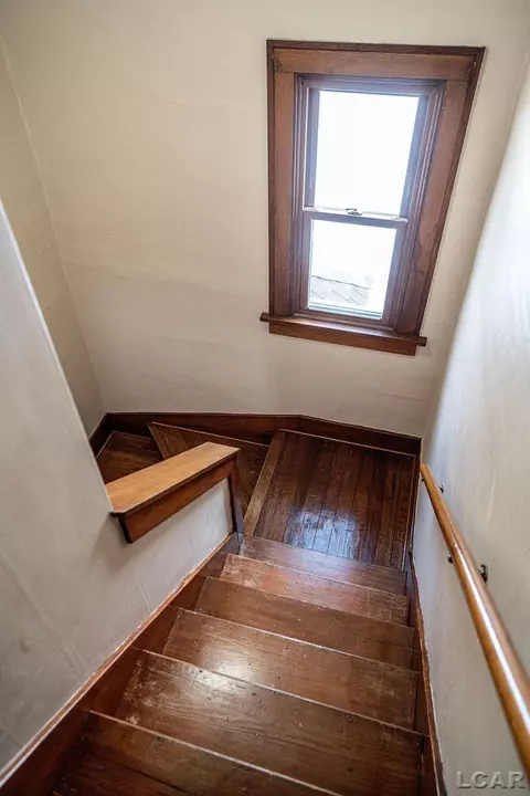 Entry Way - 169 Park, Adrian, MI 49221 photo 6 of 7