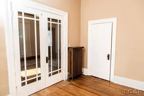 Entry Way - 169 Park, Adrian, MI 49221 photo 1 of 7