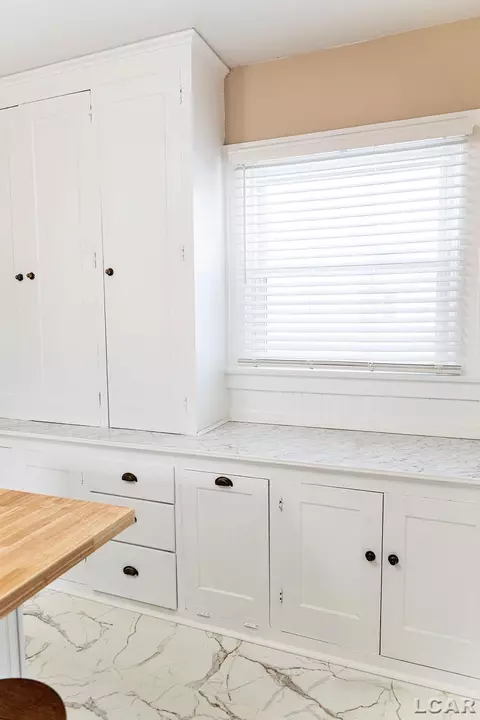 Kitchen - 169 Park, Adrian, MI 49221 photo 6 of 9