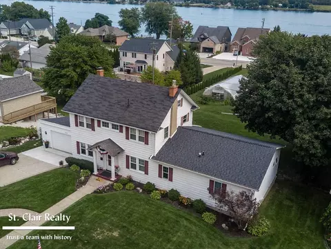 1423 S Riverside, Saint Clair, MI 48079