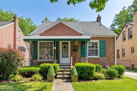 20879 Hunt Clb, Harper Woods, MI 48225