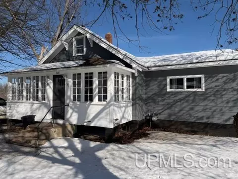 328 Dickinson, Kingsford, MI 49802