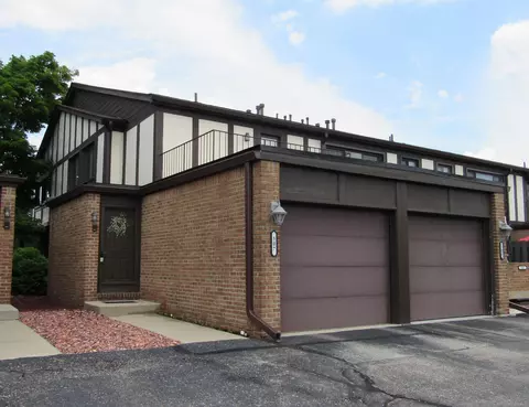 507 Country Clb, Saint Clair Shores, MI 48082