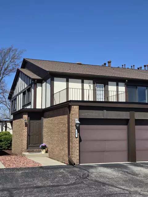 507 Country Clb, Saint Clair Shores, MI 48082