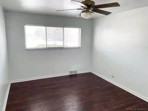 Bedroom - 26405 Eureka, Warren, MI 48091 photo 2 of 5