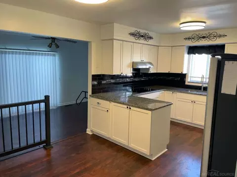 Kitchen - 26405 Eureka, Warren, MI 48091 photo 3 of 4