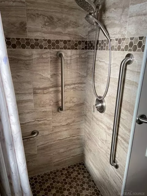Bath - 26405 Eureka, Warren, MI 48091 photo 4 of 7