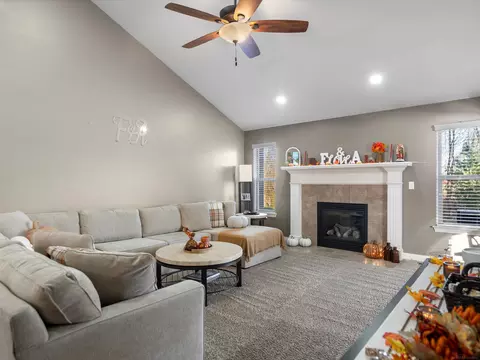 52802 Delena, Macomb, MI 48042 photo 8
